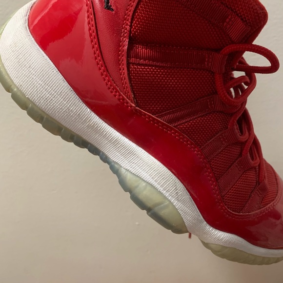 Jordan’s red boys 6.5 in great condition - Picture 4 of 5